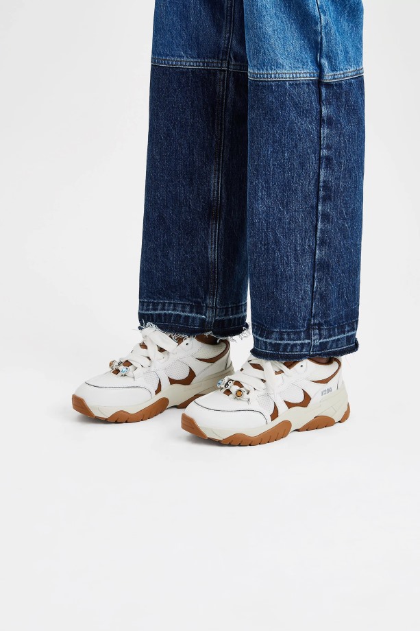 Meerval Lo Witte Kameel Axel Arigato