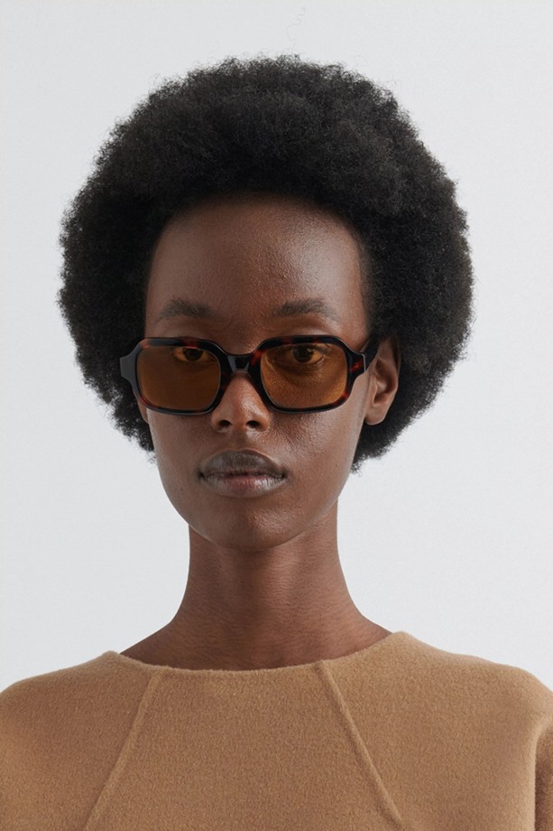 Axel Arigato Nova Zonnebril Tortoise Geel