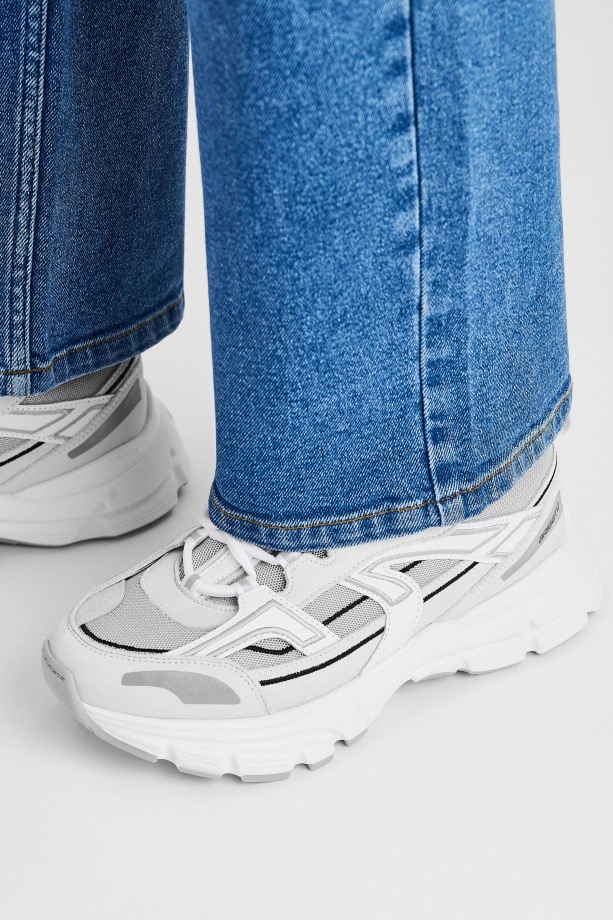 Marathon R-trail Witte Axel Arigato