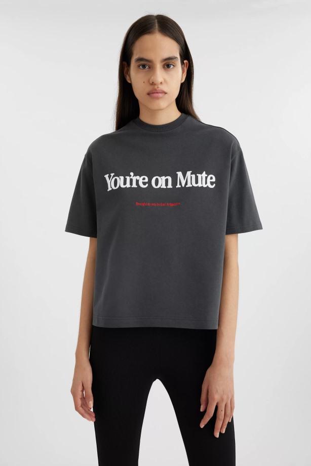 Mute T-shirt Axel Arigato Vervaagd Zwart