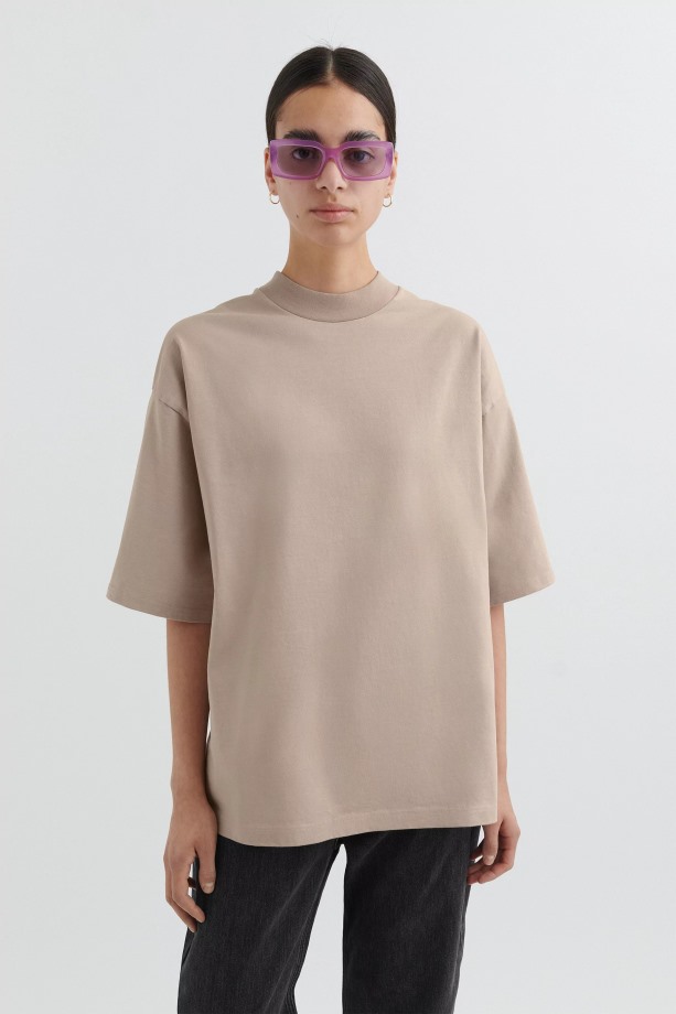 Formule Oversized T-shirt Licht Taupe Axel Arigato