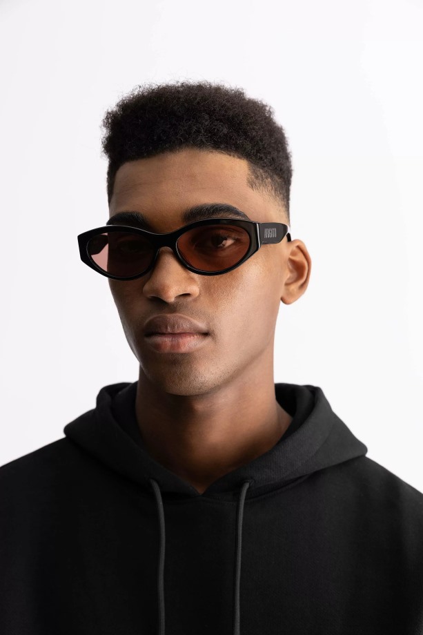 Axel Arigato Tonia Cat-eye Zonnebril Zwart Dark Blush