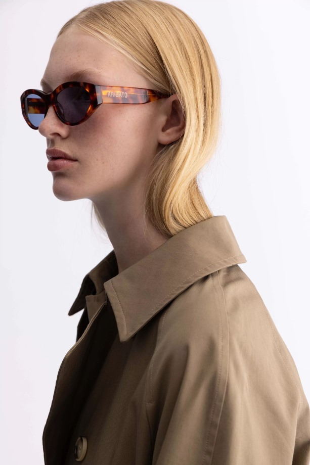 Axel Arigato Tortoise Lichtblauwe Tonia Cat-eye Zonnebril