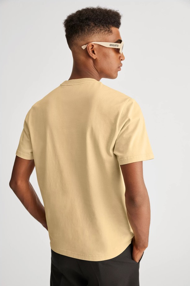 Focus Logo T-shirt Naturel Geel Axel Arigato