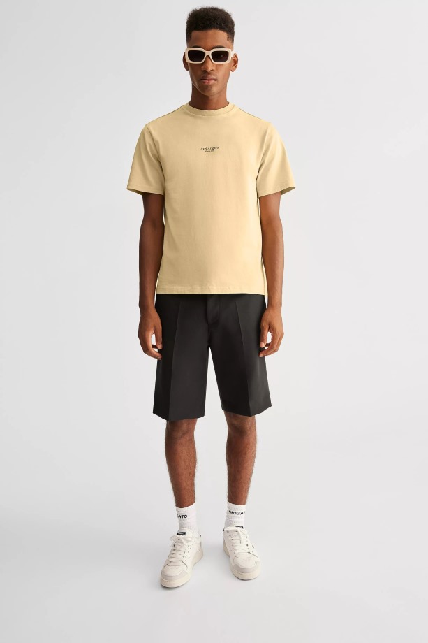 Focus Logo T-shirt Naturel Geel Axel Arigato