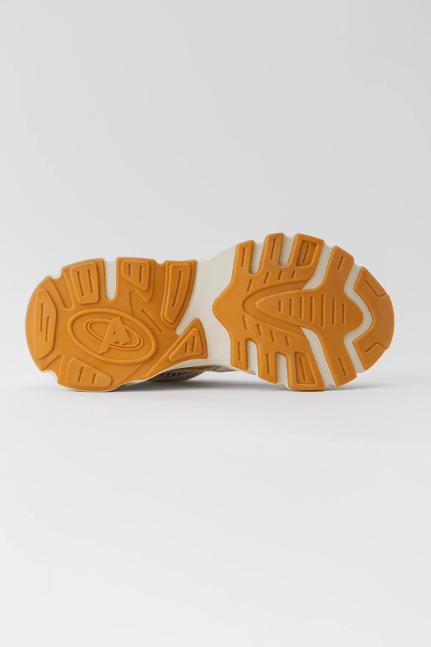 Marathonloper Axel Arigato Wit Oranje