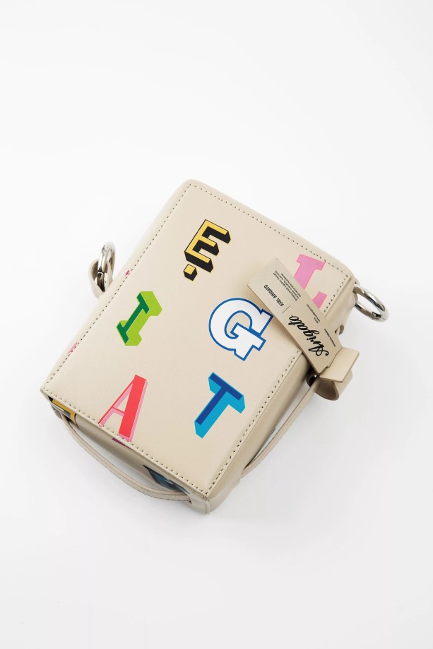 Kubieke Monogram Leren Etui Axel Arigato Lichtbeige