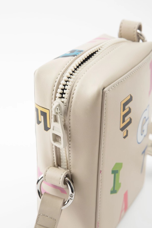 Kubieke Monogram Leren Etui Axel Arigato Lichtbeige