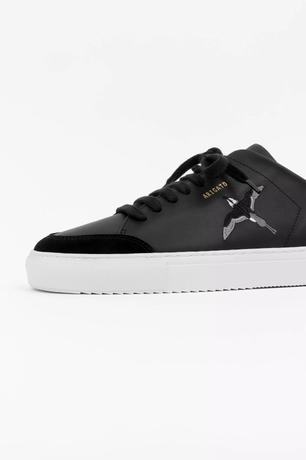 Clean 90 Triple Bee Bird Axel Arigato Zwart