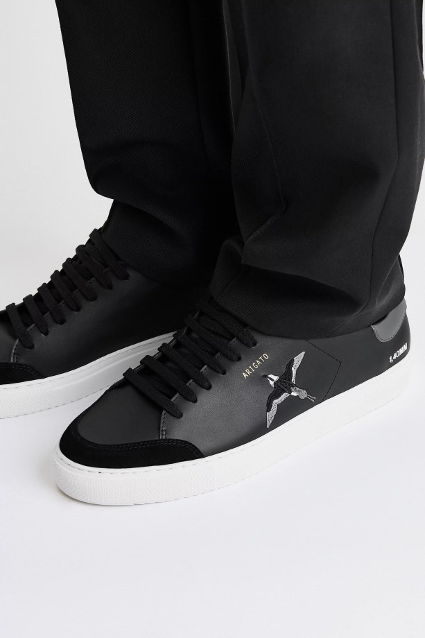 Clean 90 Triple Bee Bird Axel Arigato Zwart