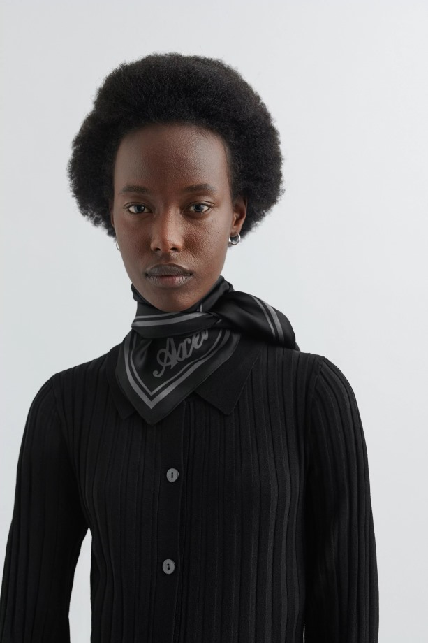 Axel Arigato Zwarte Vulkanische As Kenmerkende Zijden Sjaal