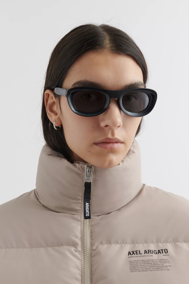 Axel Arigato Echo Zonnebril Zwart