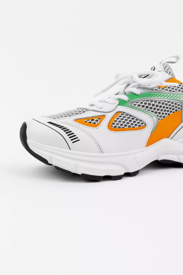 Marathonloper Axel Arigato Wit