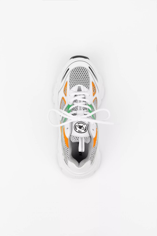 Marathonloper Axel Arigato Wit