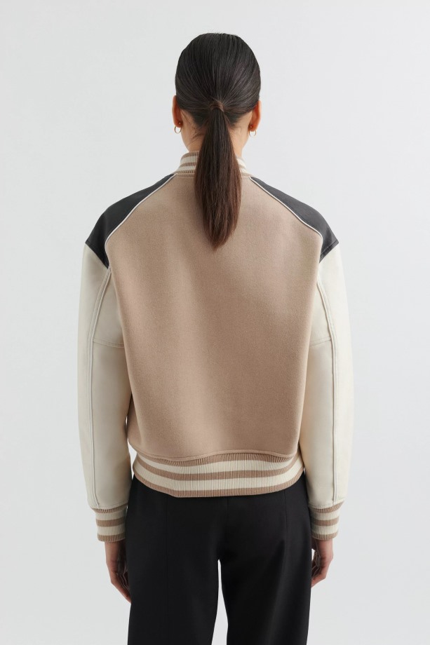 Ivy Varsity Jas Lichtbeige Zwart Axel Arigato