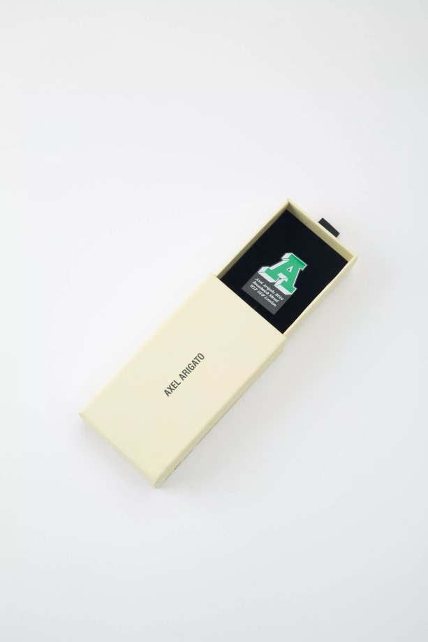 London A Pin Heldergroen Axel Arigato