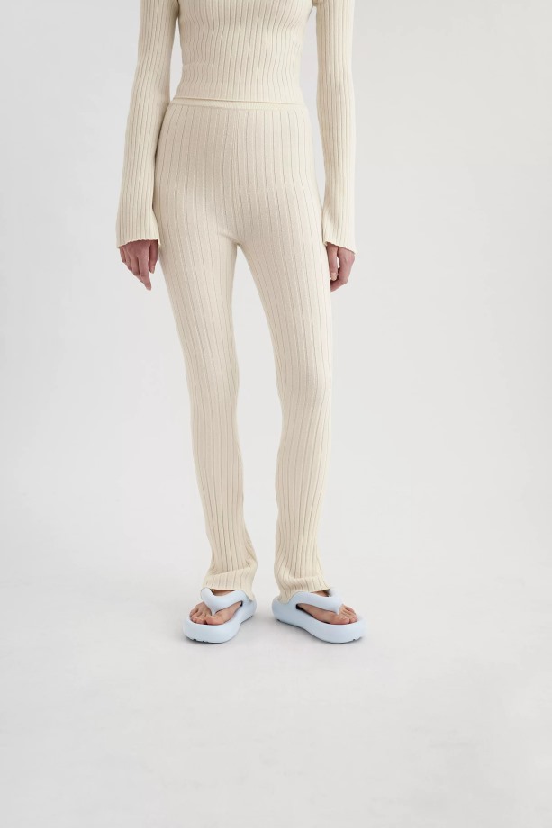 Signature Flare Broek Ecru Axel Arigato