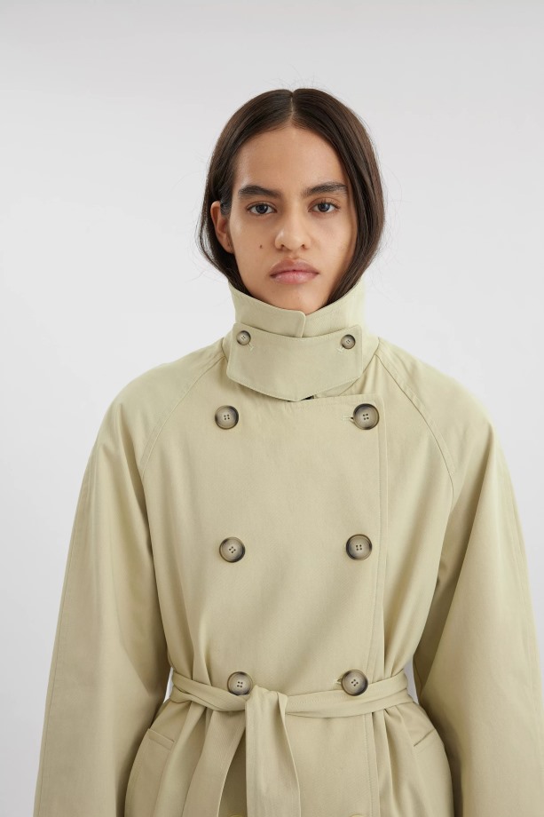 Globe Trenchcoat Naturel Geel Axel Arigato